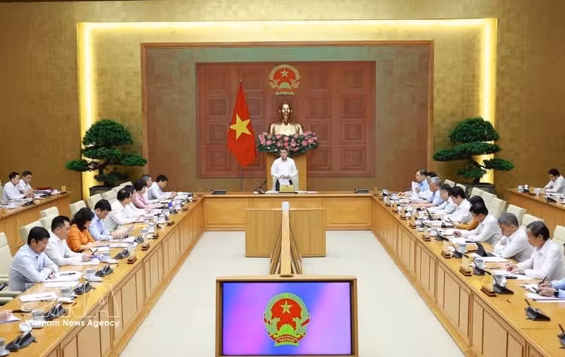 An overview of Prime Minister Le Minh Hung's working session with the Ministry of Finance on April 29 (Photo: VNA)