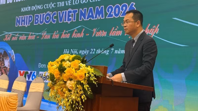 Tran Hai Ha, Director of the Dien Bien Provincial Department of Culture, Sports and Tourism speaks at the press conference.
