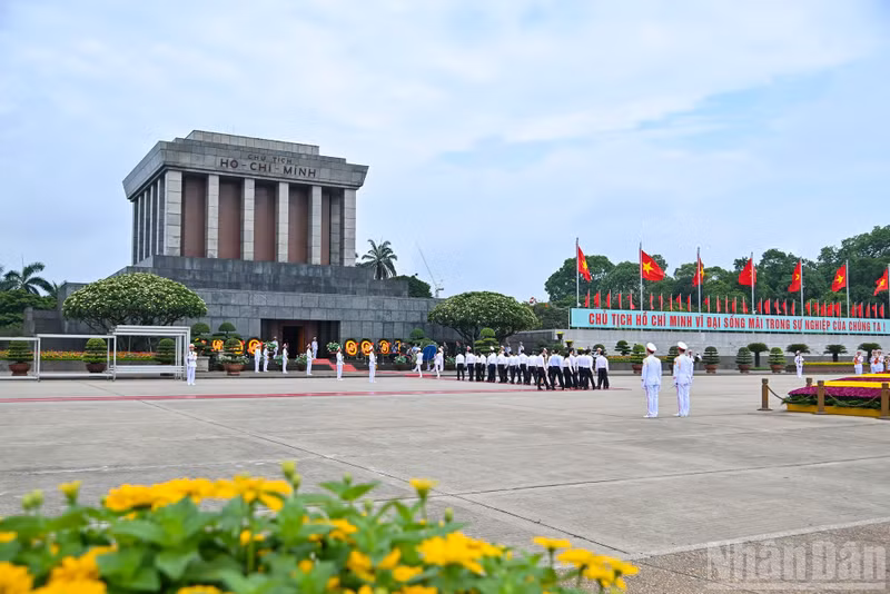 Overview of the ceremony at Ba Dinh Square.