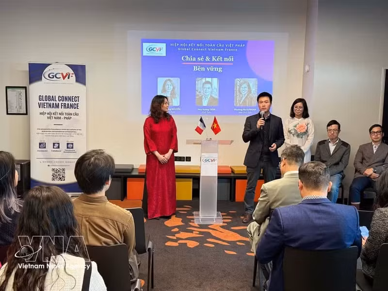 The Global Connect Viet Nam France (GCVF) association is officially launched in France on May 16. (Photo: VNA)
