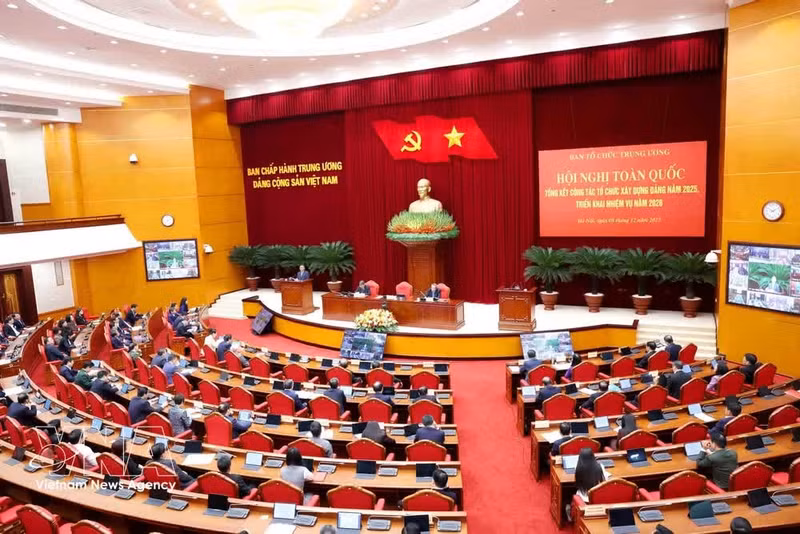 The national conference on reviewing Party organisation and building in 2025 takes place on December 8, 2025. (Photo: VNA)