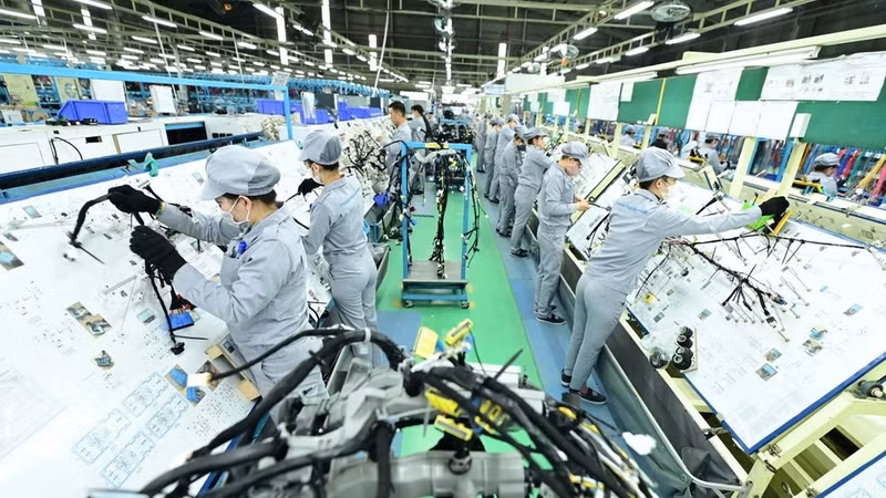 Efforts to drive national economic growth must go hand in hand with business stability and resilience. (Photo: THANH DAT)
