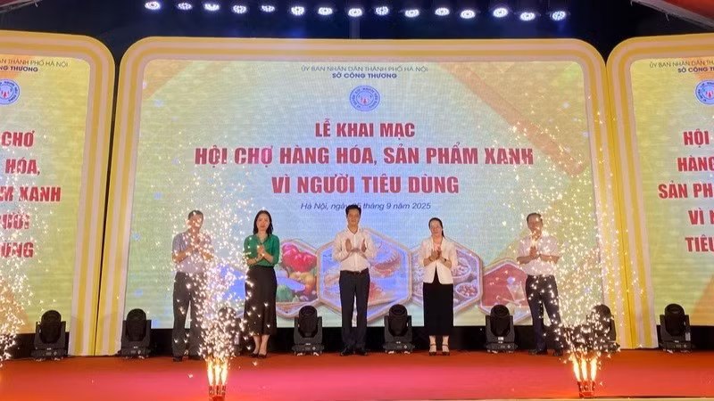 Delegates launch the fair