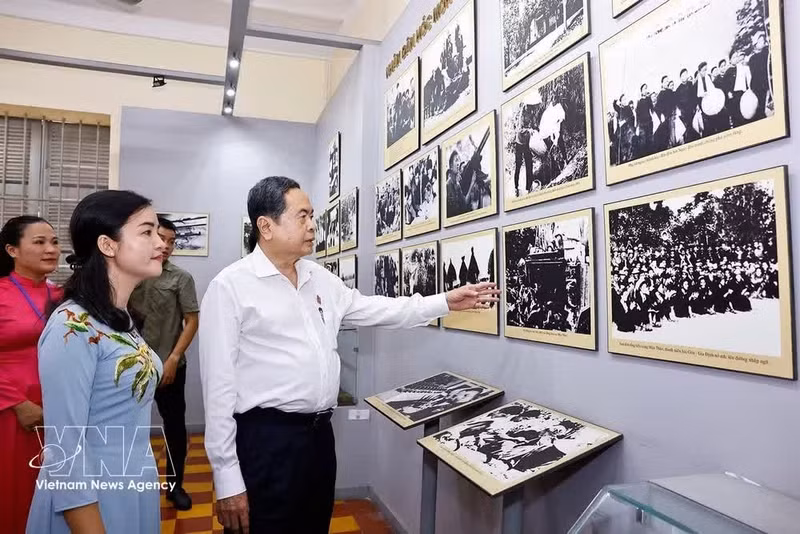 National Assembly Chairman Tran Thanh Man visits the the Hoc Mon District Palace national historical and cultural relic site in Hoc Mon commune, Ho Chi Minh City, on May 4. (Photo: VNA)