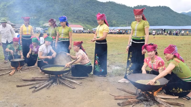 Residents of villages in Ngoc Chien Commune run homestays and organise cultural activities to attract tourists. (Photo: Ha Tuan)