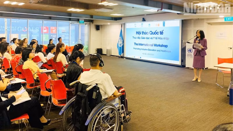 UN Resident Coordinator in Viet Nam Pauline Tamesis speaks at the workshop. (Photo: Kieu Giang)