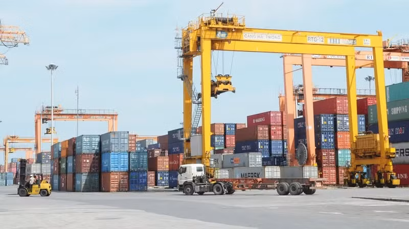 The development of modern, green, and smart logistics centres is opening up new opportunities for Viet Nam to integrate more deeply into regional and global supply chains.