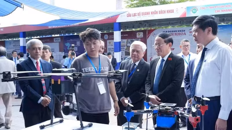 An enterprise showcases its technology products at the 8th International Conference and Exhibition on Control and Automation. (Photo: VIET NAM AUTOMATION ASSOCIATION)