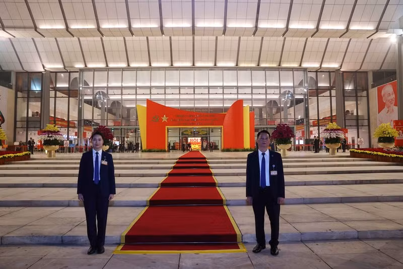 Security personnel are on duty in the main lobby of ​​the National Convention Centre. (Photo: VNA)