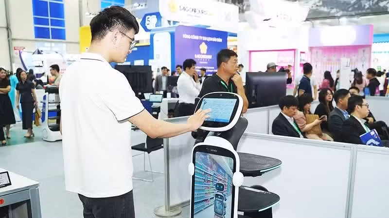 The rapid development of AI has created an urgent need for a more comprehensive legal framework to regulate the technology effectively. (Photo: Hai Nam)