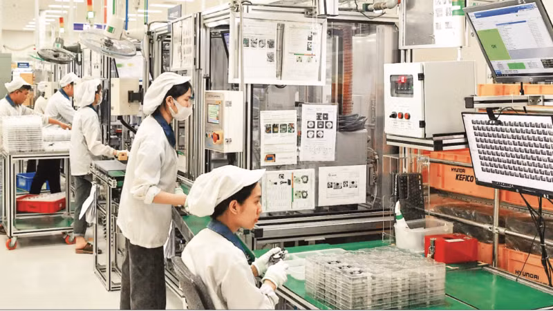 Workers at the factory of Hyundai Kefico Viet Nam Co., Ltd., Dai An Industrial Park, Hai Phong City. (Photo: DANG ANH)