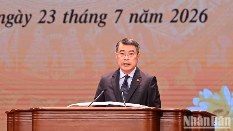 Prime Minister Le Minh Hung addresses the conference (Photo: TRAN HAI)