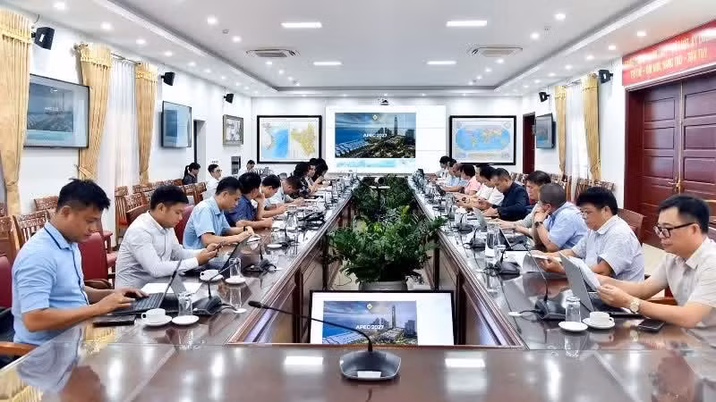 Officials attend the meeting in Ha Noi on July 10. (Photo: MOFA)