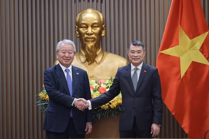 Prime Minister Le Minh Hung and President of the Japan International Cooperation Agency (JICA) Tanaka Akihiko. (Photo: VGP/Nhat Bac)
