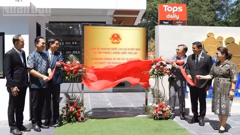 The inauguration ceremony of the Office of the Honorary Consul of Viet Nam in Phuket, Thailand. (Photo: Xuan Son)