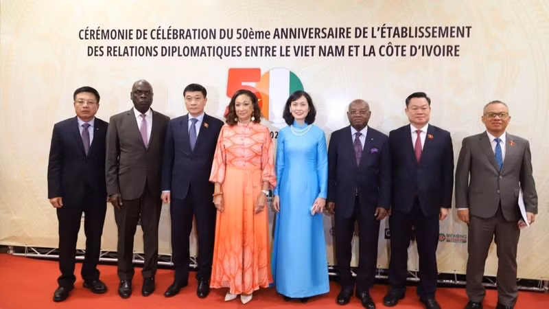 The ceremony marking the 50th anniversary of Viet Nam-Côte d’Ivoire diplomatic relations held in Côte d’Ivoire. (Photo: Embassy of Viet Nam in Morocco, concurrently accredited to Côte d’Ivoire)