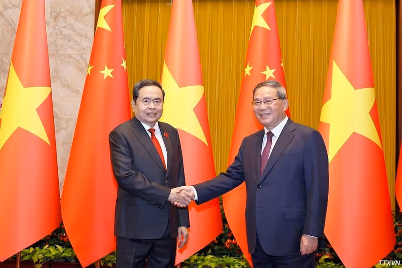 NA President Tran Thanh Man (L) and Premier of the State Council of China Li Qiang (Photo: VNA)