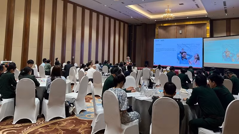 Overview of the workshop on gender mainstreaming in mine action in Viet Nam.