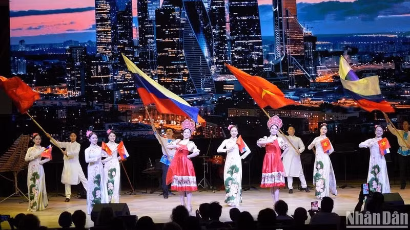 Vietnamese artists deliver a performance at the opening ceremony of the 2024 Vietnamese Cultural Days in Russia. (Photo: Xuan Hung)