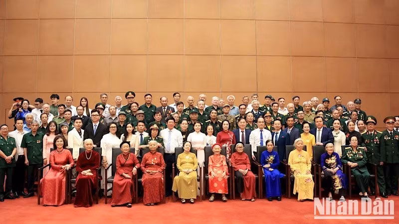 National Assembly Vice Chairwoman Nguyen Thi Thanh and delegates at the meeting. (Photo: NDO)