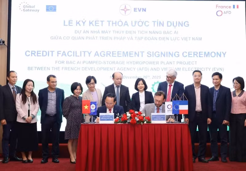 The Viet Nam Electricity (EVN) Group signs a credit agreement with the French Development Agency (AFD) for a loan worth 76 million EUR (89.47 million USD) to implement the Bac Ai pumped-storage hydropower plant in Khanh Hoa province. (Photo: evn.com.vn)
