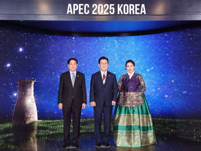 State President Luong Cuong (first, left) at a banquet for APEC leaders, hosted by President of the Republic of Korea (RoK) Lee Jae Myung on October 29 evening. (Photo: VNA)