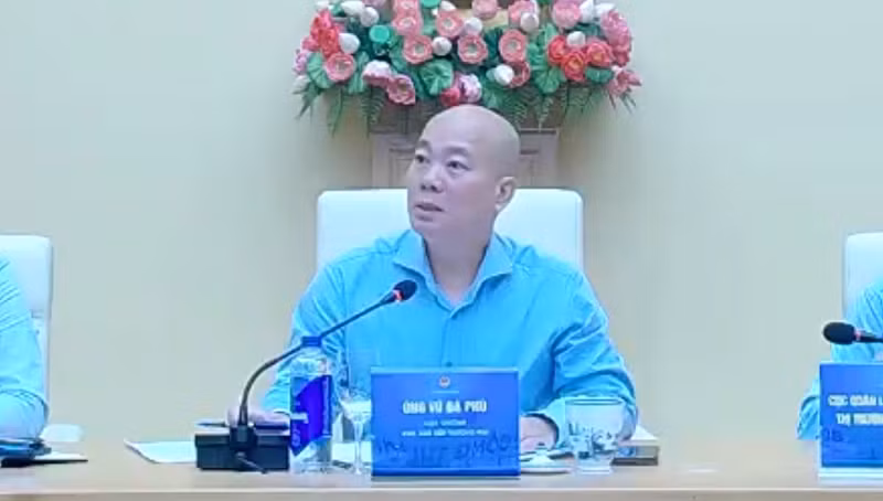 Vu Ba Phu, Director of the Trade Promotion Agency, speaks at the conference.