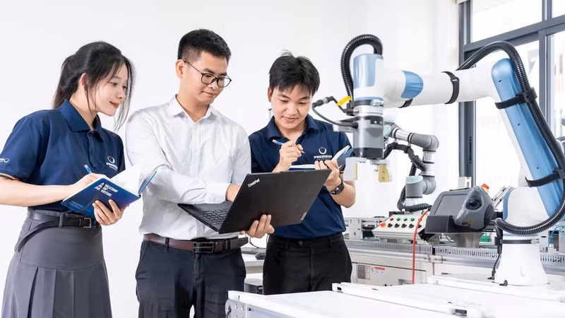 Research and practical training activities at Phenikaa University. (Photo: Thom Vu)