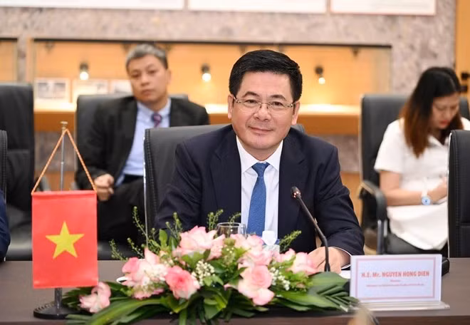 Minister of Industry and Trade Nguyen Hong Dien at the meeting (Photo: Ministry of Industry and Trade)
