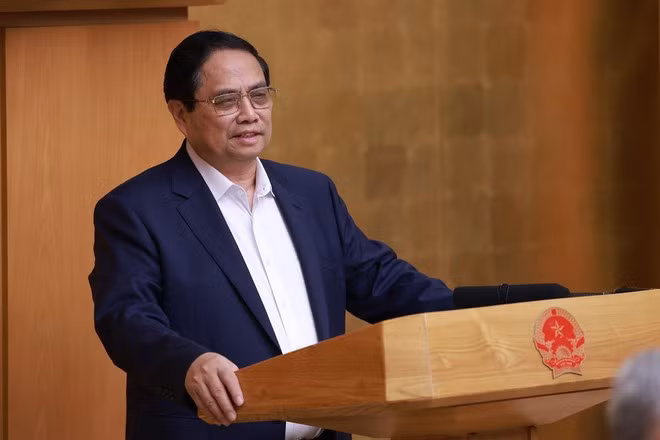 Prime Minister Pham Minh Chinh speaks at the regular June cabinet meeting and the national online conference between the Government and local authorities. (Photo: VNA)