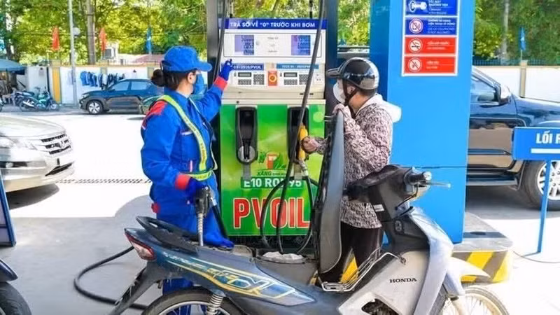 As of June 18, Viet Nam’s petrol and oil prices remain lower than those in neighbouring countries.