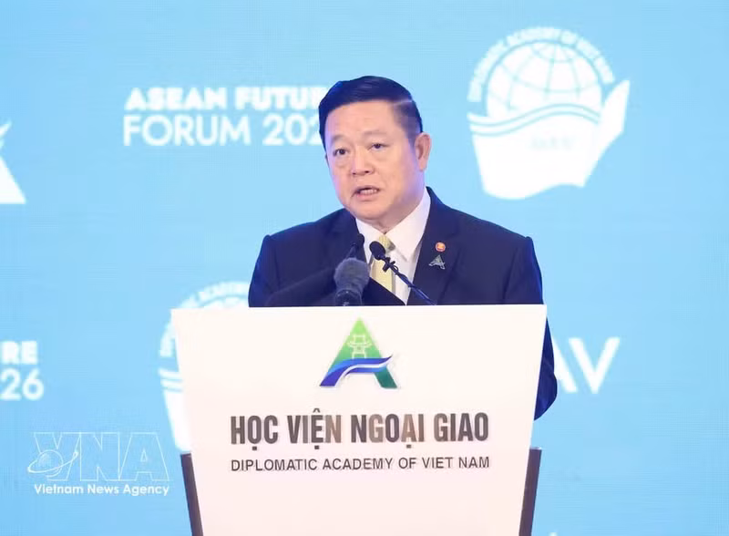 ASEAN Secretary-General Kao Kim Hourn delivers remarks at the event. (Photo: VNA)