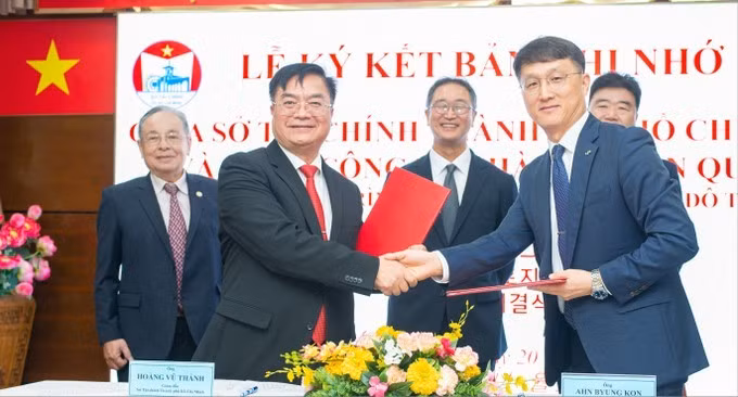 Ho Chi Minh City's Department of Finance and Korea Land & Housing Corporation (LH) on August 20 sign a memorandum of understanding (MoU) on an urban growth partnership programme (Photo: sggp.org.vn)