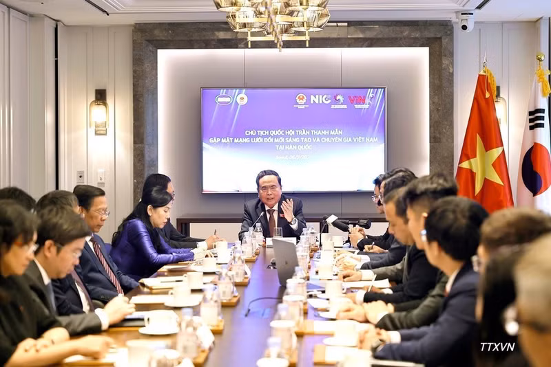 President of the National Assembly Tran Thanh Man meets with members of the Viet Nam Innovation Network in Seoul on September 6, 2026. (Photo: VNA)
