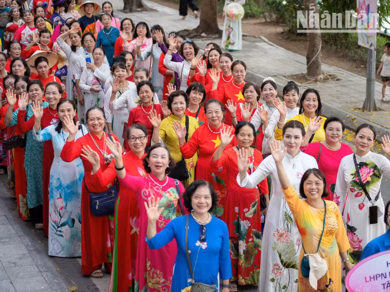 As Tay Ho Ward enters its first year of operating under two-tier local government model with a commitment to innovation, the festival is expected to serve as an important catalyst in transforming the ward into a high-quality cultural and tourism hub while preserving and promoting the ecological landscape and distinctive heritage of the West Lake area.