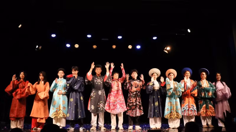 A showcase of Vietnamese traditional costume within the Vietnamese cultural festival from June 26–28 at the Zahrada cultural centre, Prague 11, Czech Republic. (Photo: VNA)