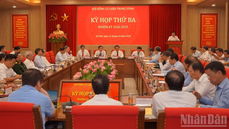 An overview of the third meeting of the Central Theoretical Council. (Photo: HAI DANG)