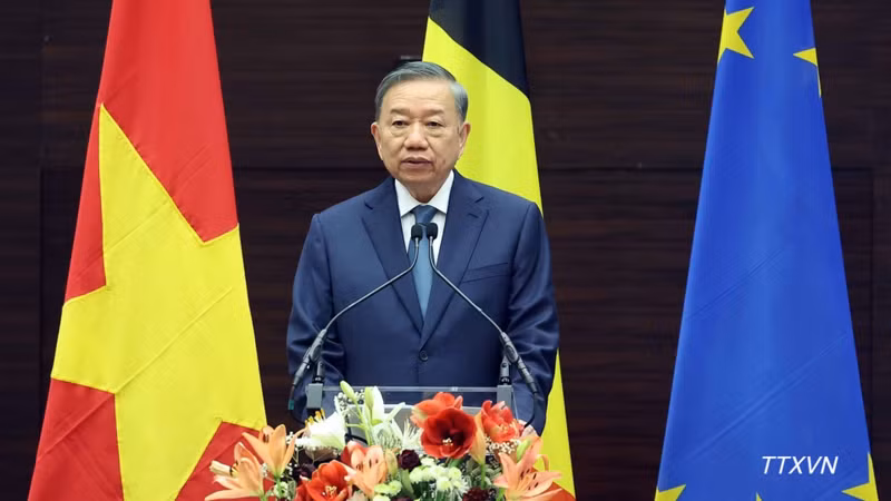 Party General Secretary and State President To Lam delivers a policy speech at the Egmont Royal Institute for International Relations. (Photo: VNA)