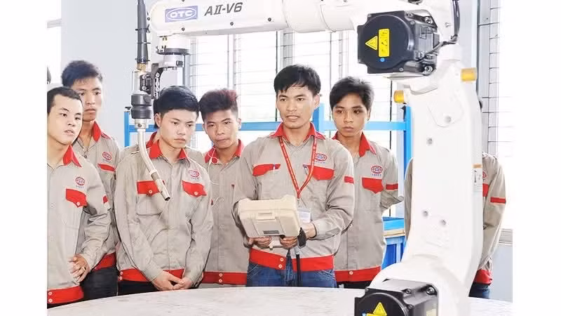 Training a highly skilled workforce to attract high-value, technology-intensive investment projects. (Photo: Nam Nguyen)