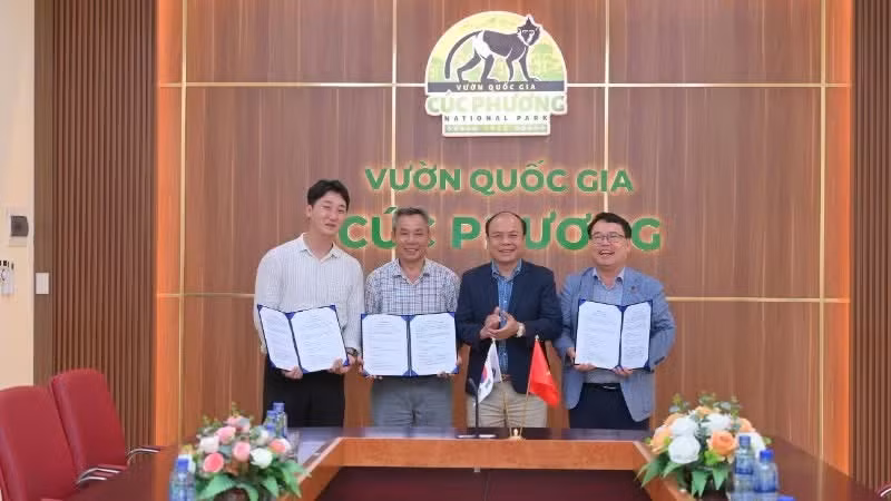 Representatives sign a memorandum of understanding on environmental protection and wildlife rescue cooperation for the 2026–2029 period.