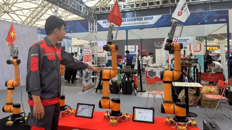 Businesses showcase new products and technology solutions at the expo. (Photo: NT)