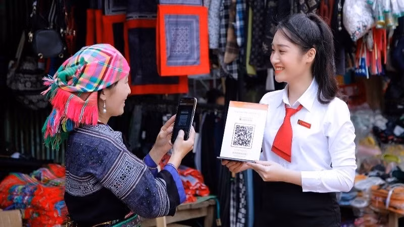 People in remote areas, as well as those with specific needs, still face barriers to accessing and using financial products and services. (Photo: HIEN HUONG)