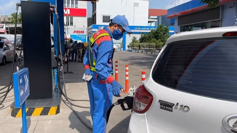Tax support for petrol and oil is extended to ease cost pressures on people and businesses. (Photo: KD)