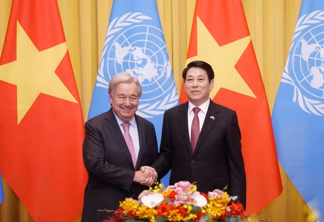 President Luong Cuong and UN Secretary-General António Guterres at the talks in Hanoi on October 24 (Photo: VNA)
