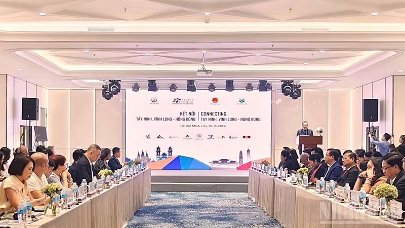 Tay Ninh, in coordination with Vinh Long, holds the seminar “Connecting Tay Ninh, Vinh Long and Hong Kong” in Ho Chi Minh City. (Photo: NDO)