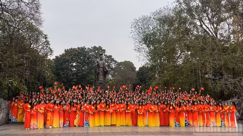Vietnamese women preserve tradition, maintain the present and build the future. (Photo: NDO)