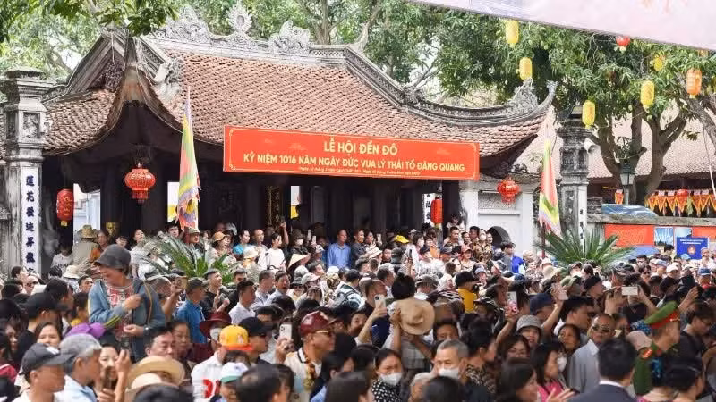 The 2026 Do Temple Festival attracts large numbers of visitors as it coincides with the public holiday.