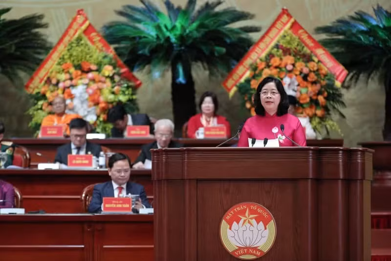 Politburo member, Secretary of the Party Committee of the VFF and Central Mass Organisations, and President of the 10th-tenure VFF Central Committee Bui Thi Minh Hoai speaks at the event. (Photo: VNA)