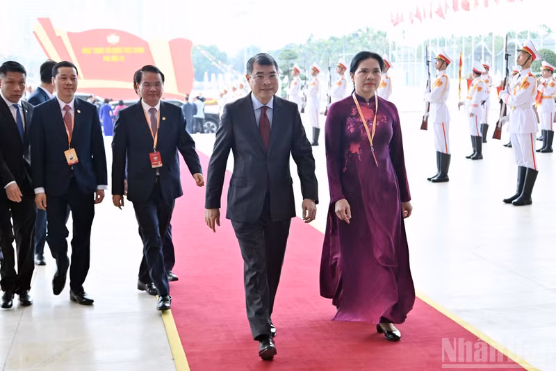 Prime Minister Le Minh Hung attends the congress.