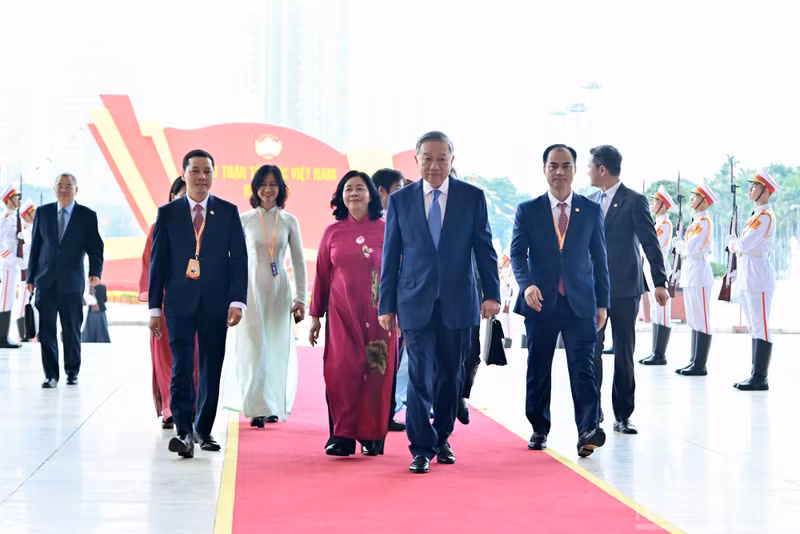 General Secretary and State President To Lam attends the congress.